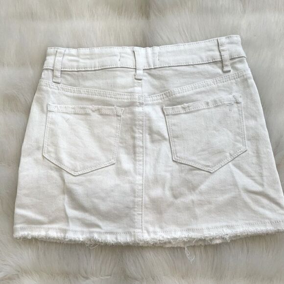 Tractr Distressed White Mini (8) - Picture 5 of 7